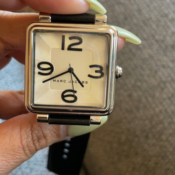 Marc Jacobs Watch - Picture 2 of 3